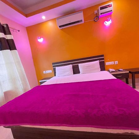 Hotel Deo Puri Esterno foto