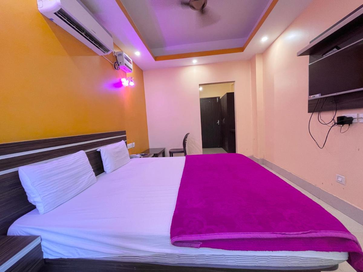 Hotel Deo Puri Esterno foto