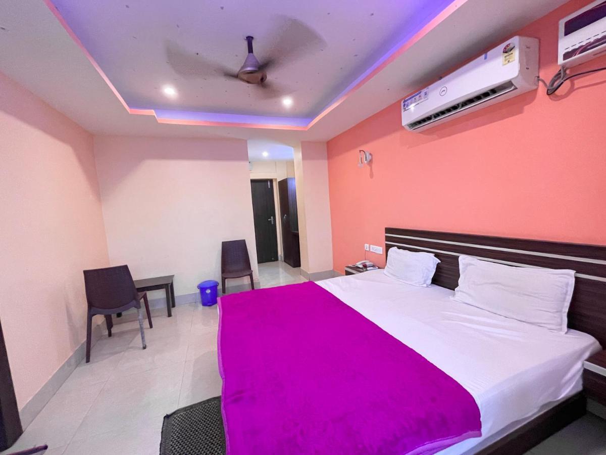 Hotel Deo Puri Esterno foto
